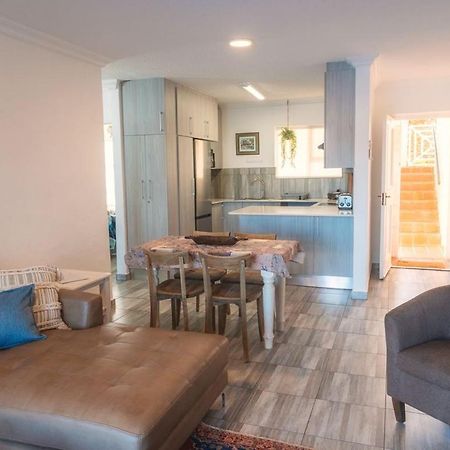 The Ark Guesthouse At Marina Martinique Jeffreys Bay Bagian luar foto