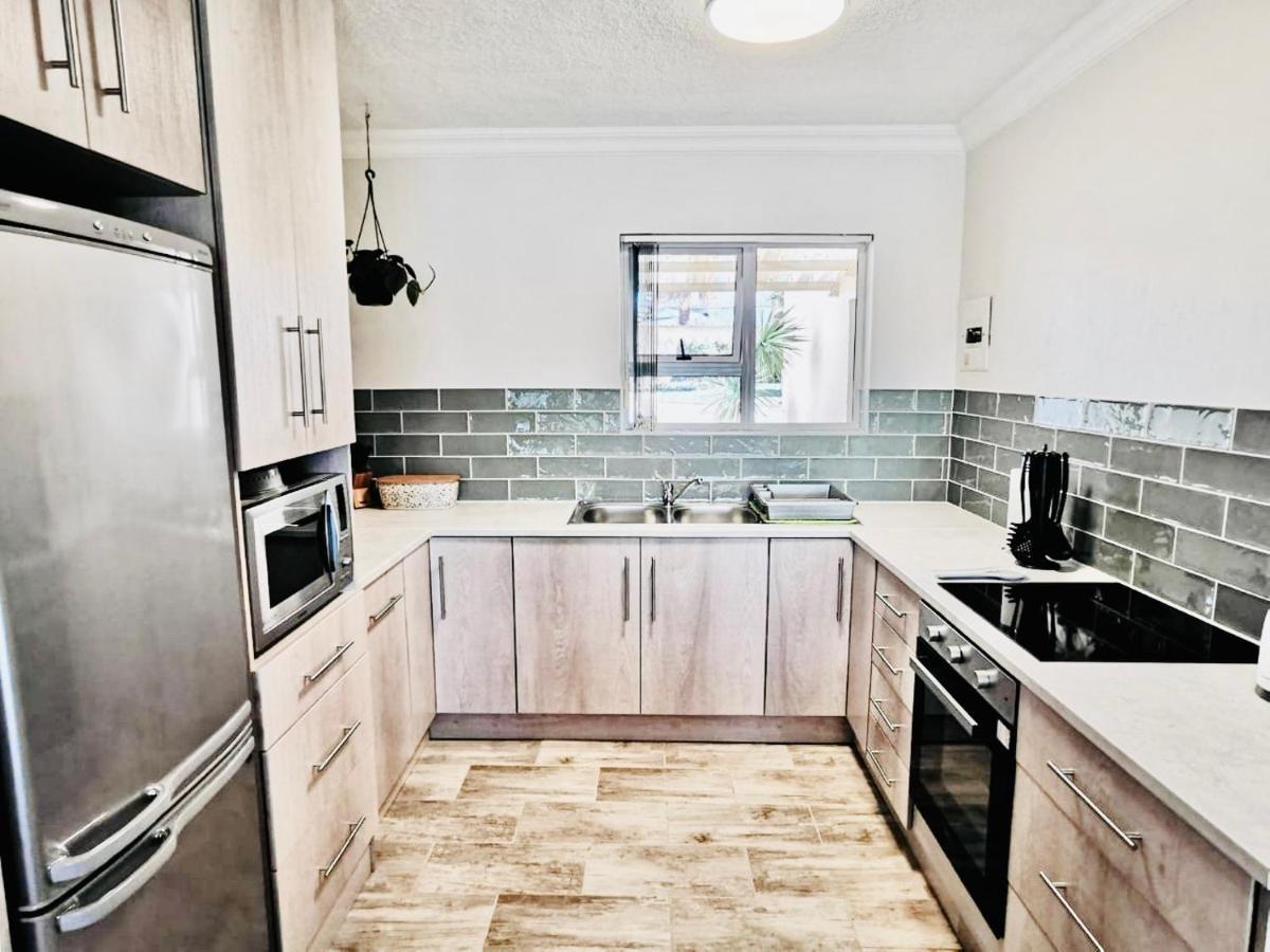The Ark Guesthouse At Marina Martinique Jeffreys Bay Bagian luar foto