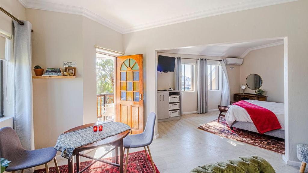 The Ark Guesthouse At Marina Martinique Jeffreys Bay Bagian luar foto