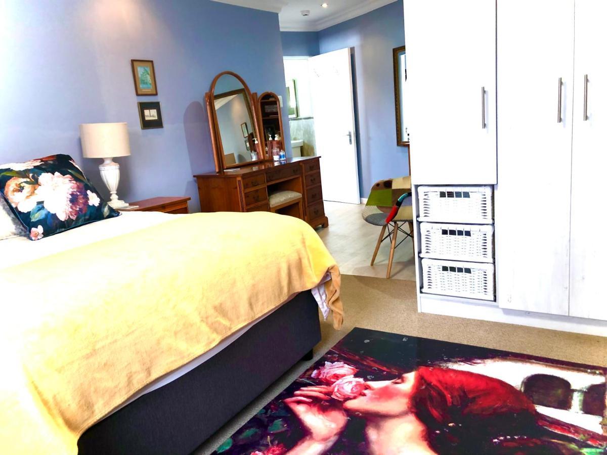 The Ark Guesthouse At Marina Martinique Jeffreys Bay Bagian luar foto