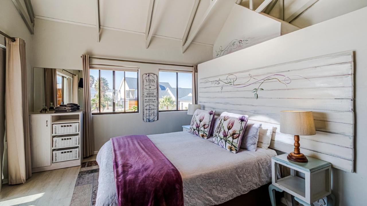 The Ark Guesthouse At Marina Martinique Jeffreys Bay Bagian luar foto