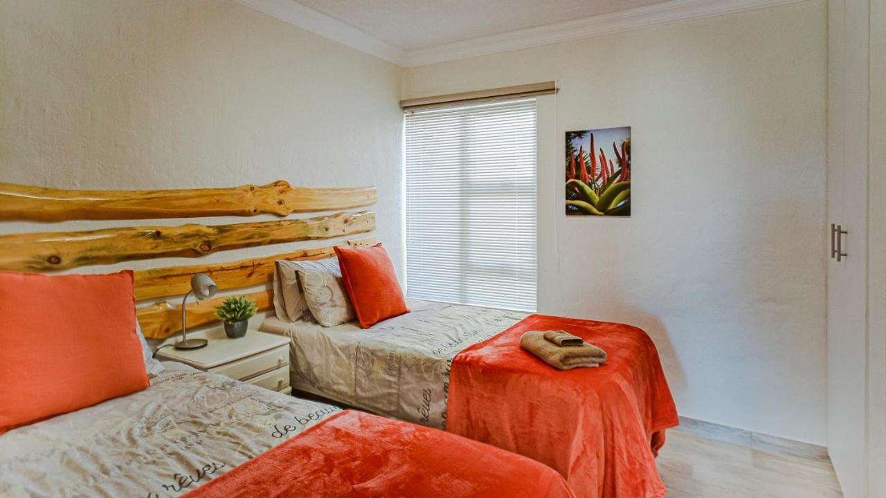 The Ark Guesthouse At Marina Martinique Jeffreys Bay Bagian luar foto