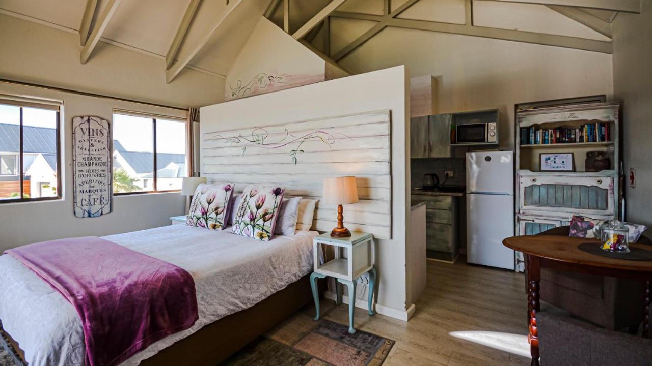 The Ark Guesthouse At Marina Martinique Jeffreys Bay Bagian luar foto