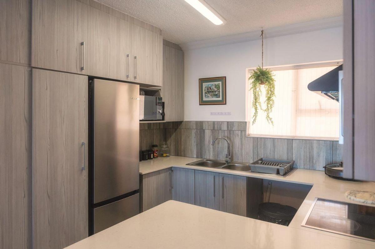 The Ark Guesthouse At Marina Martinique Jeffreys Bay Bagian luar foto